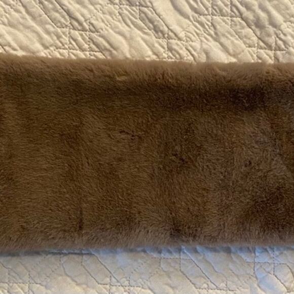 Chico’s Taupe Tan Faux Fur Short Scarf - Picture 2 of 3